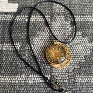 Fashion spinner necklace